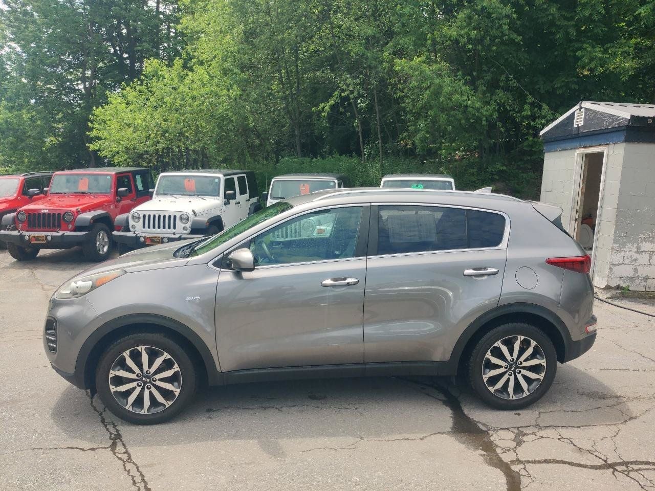 Used 2017 Kia Sportage EX AWD/4WD image 3
