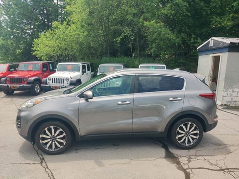 Used 2017 Kia Sportage EX AWD/4WD image 3