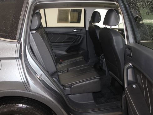 Used 2024 Volkswagen Tiguan SE image 33