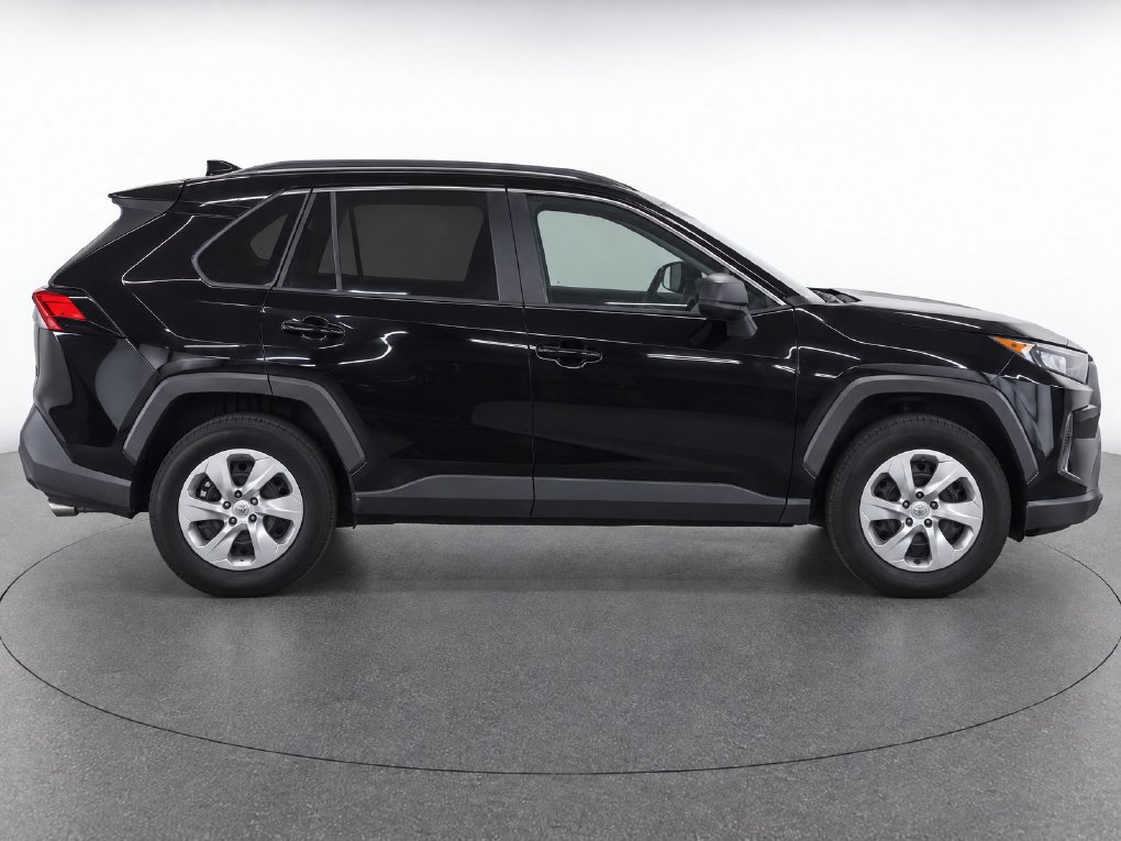 Used 2021 Toyota RAV4 LE FWD image 11