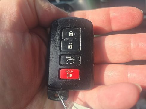 Used 2019 Toyota Highlander XLE w/ Protection Package #3 image 22