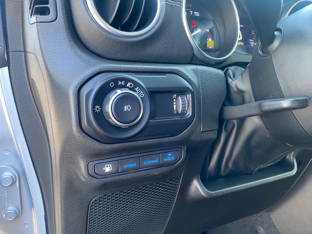 Used 2023 Jeep Wrangler Unlimited Sahara AWD/4WD image 19