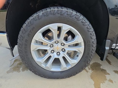 Used 2023 Chevrolet Silverado 1500 LTZ w/ Z71 Off-Road Package AWD/4WD image 11