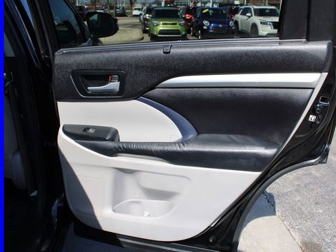 Used 2016 Toyota Highlander XLE AWD/4WD image 24