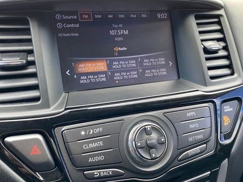 Used 2017 Nissan Pathfinder SV image 34