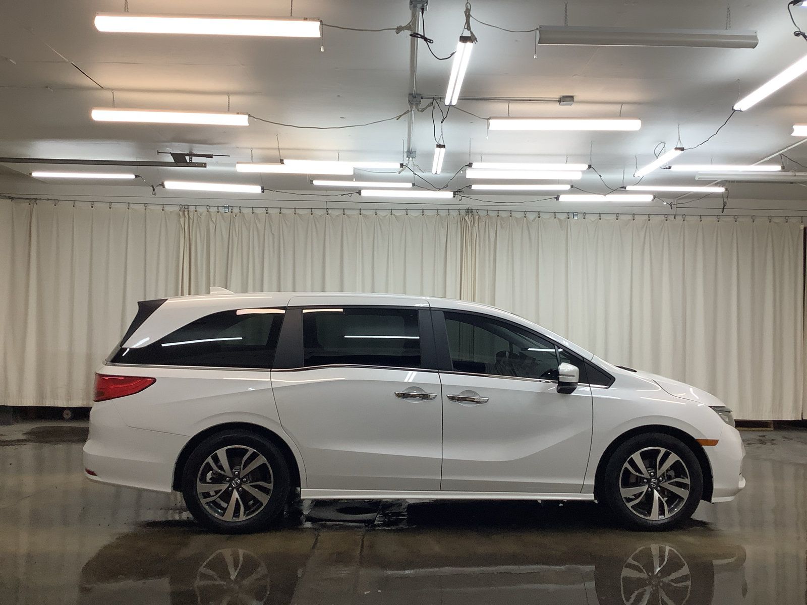 Used 2024 Honda Odyssey Touring image 4