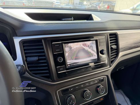 Used 2022 Volkswagen Atlas Cross Sport SE image 40