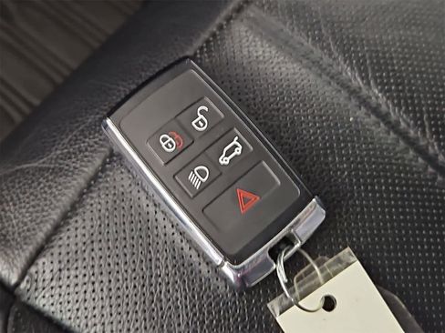 Used 2020 Land Rover Range Rover Evoque SE image 37