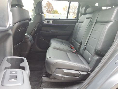 Used 2025 Hyundai Santa Fe Limited image 29