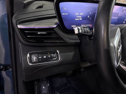 Used 2025 Buick Enclave Preferred w/ Power Package FWD image 13