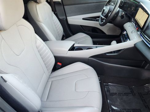 Used 2021 Hyundai Elantra Limited image 15