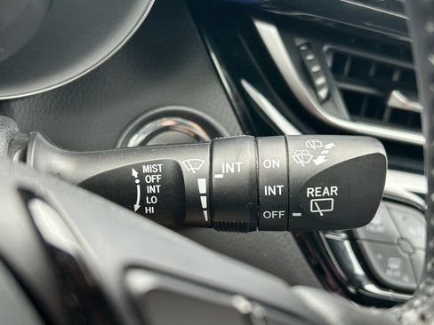 Used 2021 Toyota C-HR XLE FWD image 26