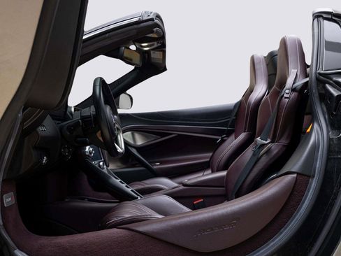 Used 2020 McLaren 720S Spider image 13