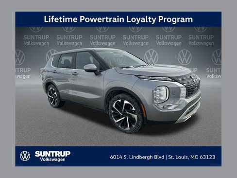 Used 2024 Mitsubishi Outlander SE image 1