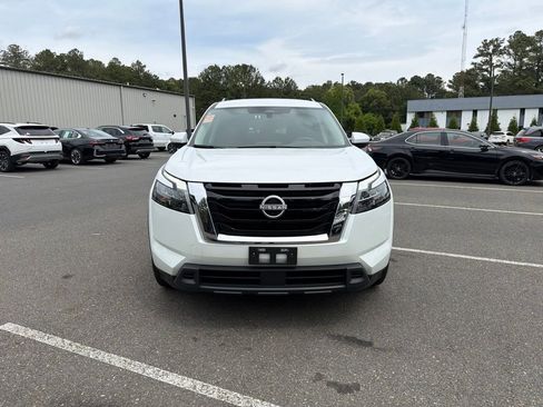 Used 2025 Nissan Pathfinder SV FWD image 3