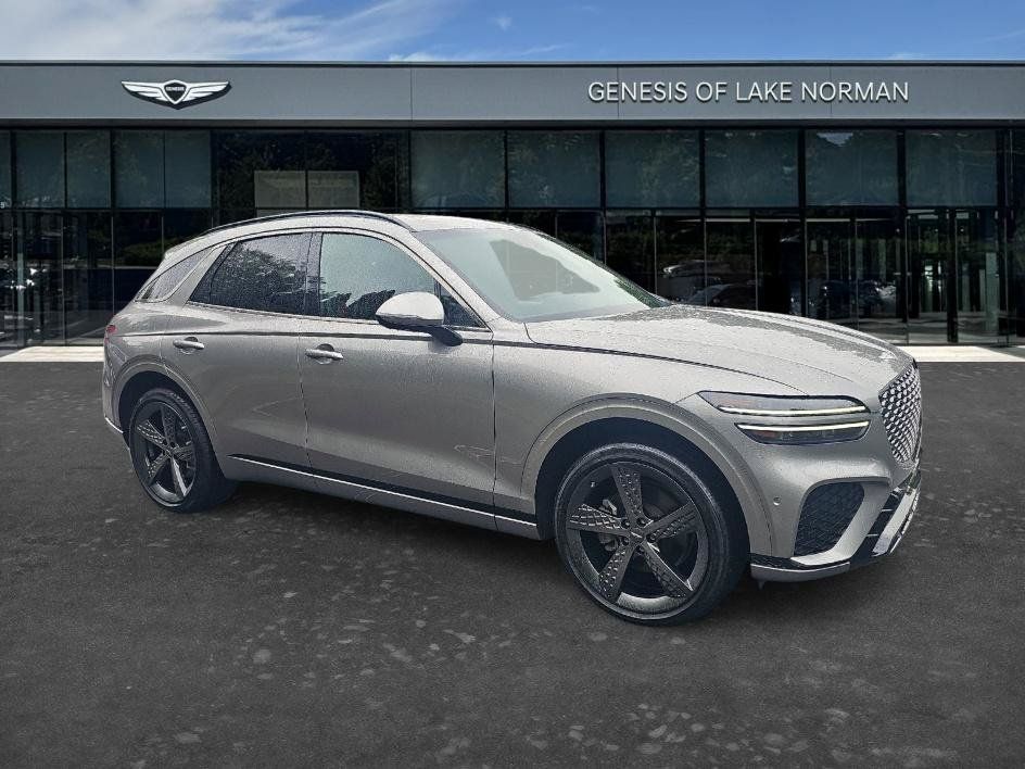 Used 2022 Genesis GV70 2.5T w/ Sport Prestige Package AWD/4WD image 3