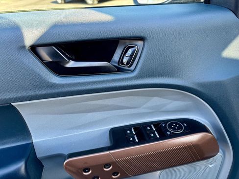 Used 2022 Ford Maverick Lariat w/ Equipment Group 500A Standard image 16