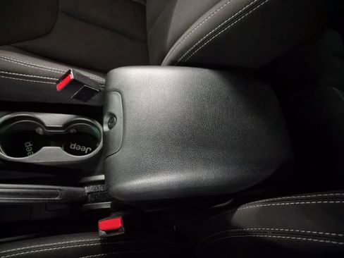 Used 2015 Jeep Wrangler Unlimited Sahara w/ Connectivity Group image 26