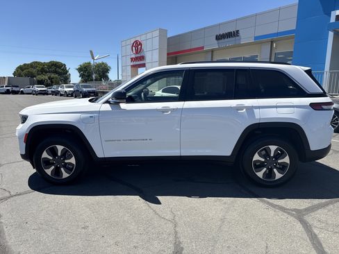 Used 2024 Jeep Grand Cherokee Limited 4xe AWD/4WD image 2