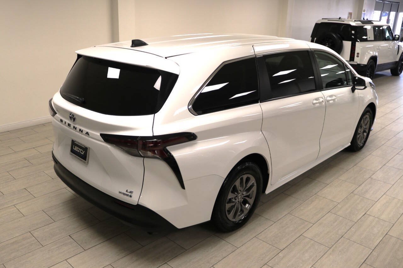 Used 2023 Toyota Sienna LE AWD/4WD image 98