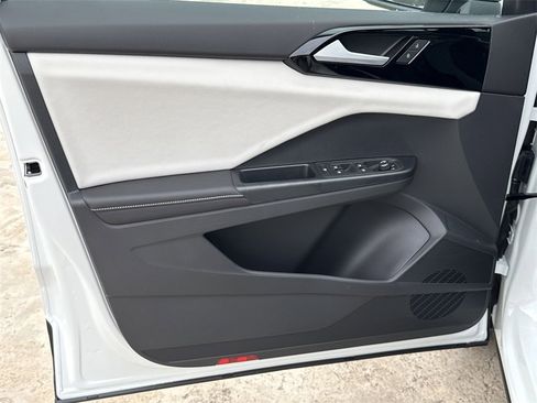 New 2026 Volkswagen Taos S image 10