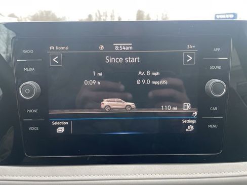 Certified 2025 Volkswagen Taos SE w/ Panoramic Sunroof Package image 18