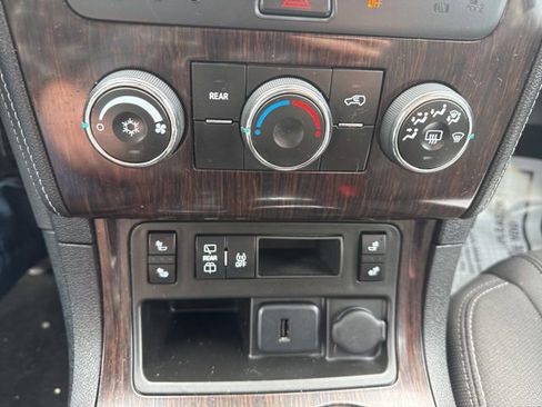 Used 2016 Chevrolet Traverse LT w/ Style and Technology Package FWD image 19