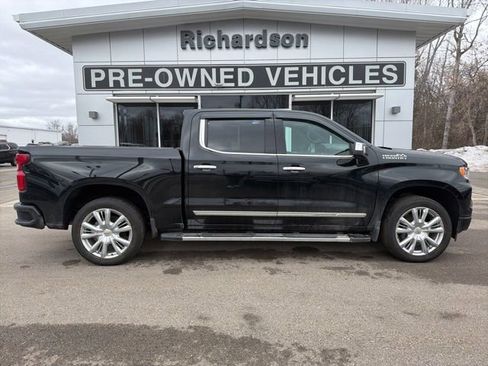 Used 2025 Chevrolet Silverado 1500 High Country w/ High Country Premium Package AWD/4WD image 2