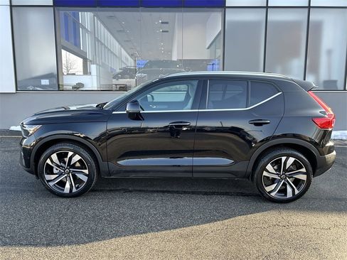 Certified 2023 Volvo XC40 B5 Plus w/ Driver Assist Package image 5
