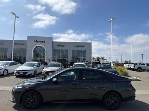 Used 2023 Hyundai Elantra SEL FWD image 9