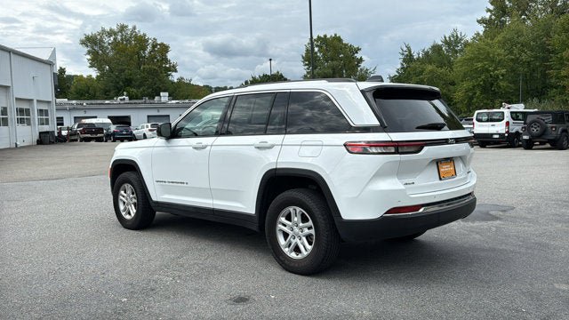 Certified 2023 Jeep Grand Cherokee Laredo AWD/4WD image 8