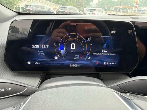 Used 2025 Chevrolet Equinox LT w/ Safety and Technology Package FWD image 26