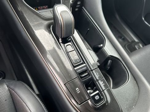 Certified 2025 Toyota Crown Signia image 19