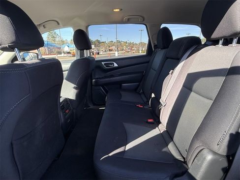Used 2019 Nissan Pathfinder SV image 7
