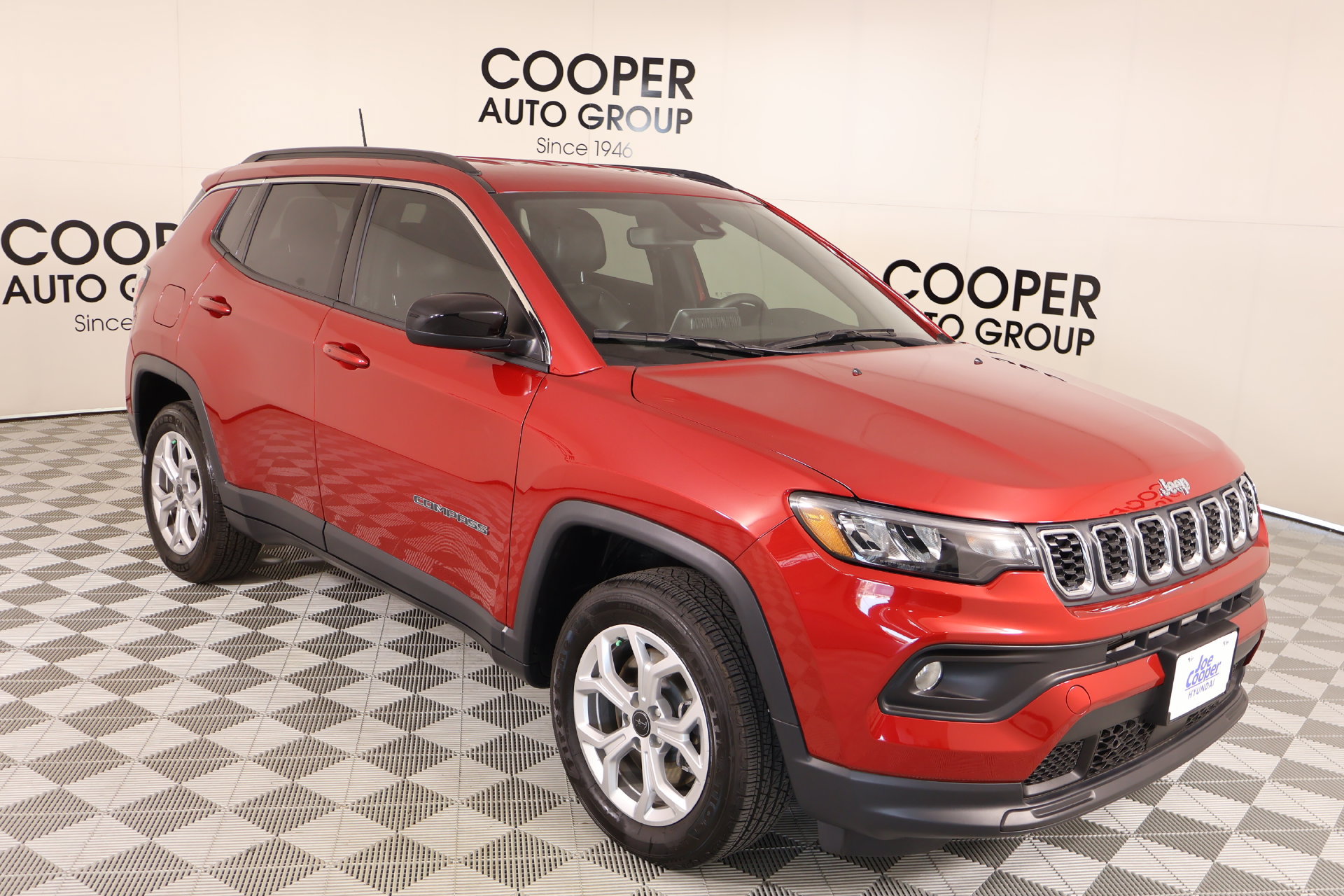 Used 2025 Jeep Compass Latitude AWD/4WD image 1