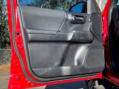 Used 2020 Toyota Tacoma TRD Sport image 21