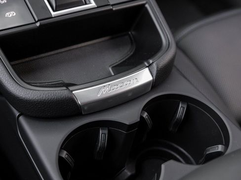 Certified 2026 Porsche Macan S AWD/4WD image 28