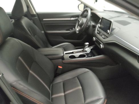 Used 2024 Nissan Altima 2.5 SR FWD image 21