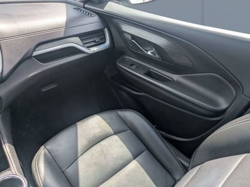 Used 2024 GMC Terrain SLT FWD image 18