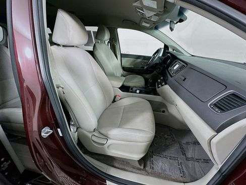 Used 2016 Kia Sedona LX w/ Option Group 020 FWD image 35