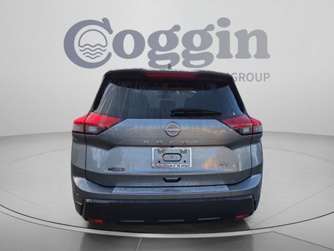Used 2024 Nissan Rogue SV FWD image 4