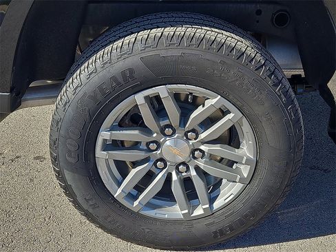 Used 2024 Chevrolet Colorado LT w/ LT Convenience Package II image 7