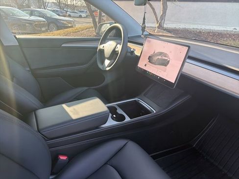 Used 2024 Tesla Model Y Long Range image 21