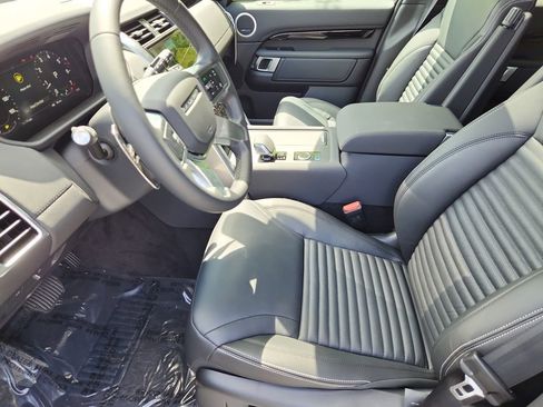 Certified 2025 Land Rover Discovery S image 23