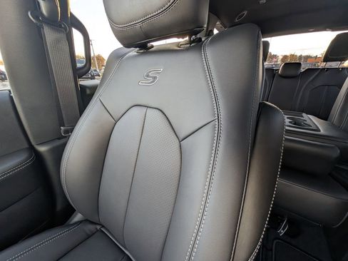 New 2026 Chrysler Pacifica Select w/ S Appearance Package image 13