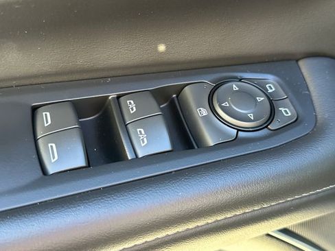 Used 2025 Chevrolet Suburban Z71 AWD/4WD image 25