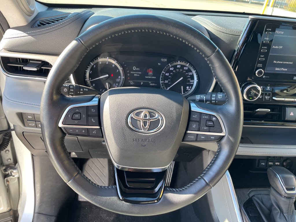 Used 2020 Toyota Highlander Limited AWD/4WD image 16