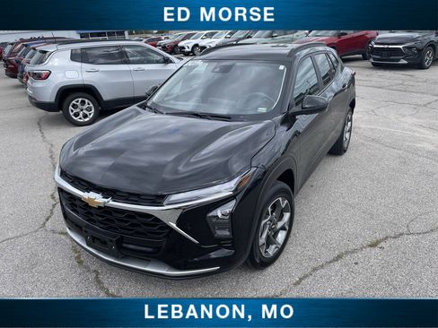 Used 2025 Chevrolet Trax LT w/ LT Convenience Package FWD image 19
