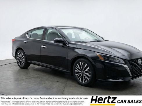 Used 2025 Nissan Altima 2.5 SV image 1