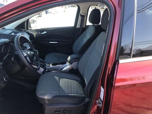 Used 2016 Ford Escape SE w/ Equipment Group 201A image 2